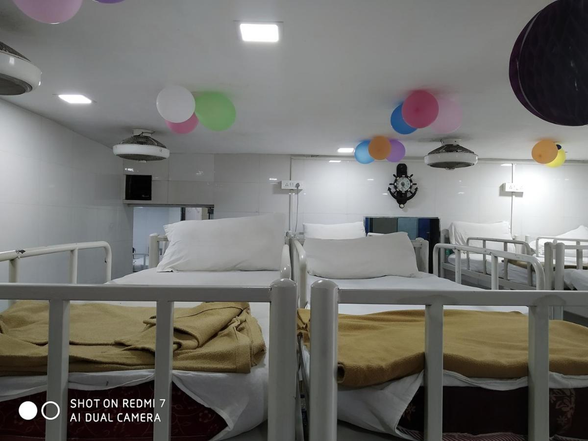 Star Dormitory Мумбаї Екстер'єр фото